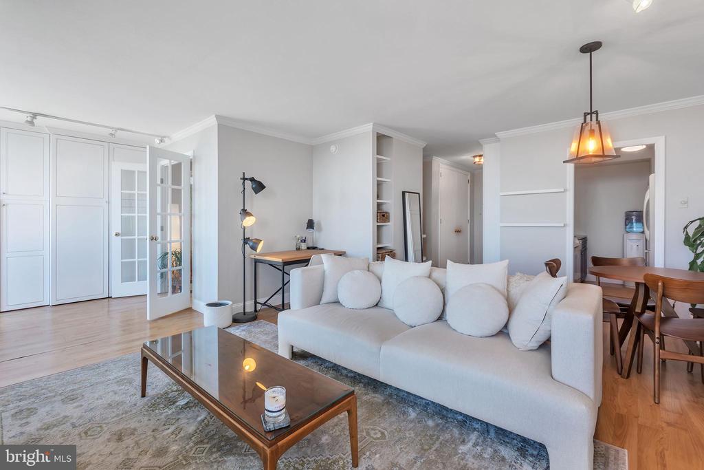 604 S WASHINGTON SQUARE Unit: 1209