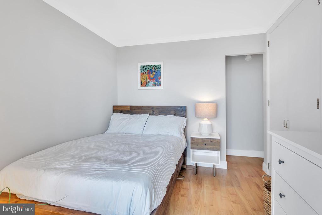 604 S WASHINGTON SQUARE Unit: 1209