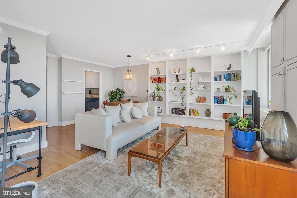 604 S WASHINGTON SQUARE Unit: 1209