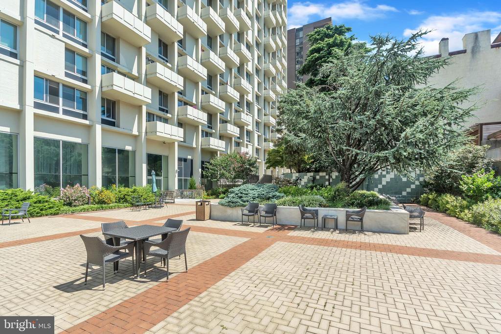 604 S WASHINGTON SQUARE Unit: 1209