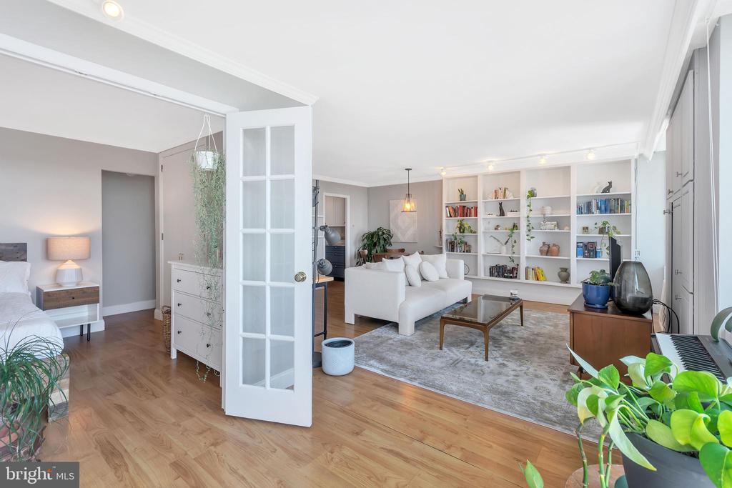 604 S WASHINGTON SQUARE Unit: 1209
