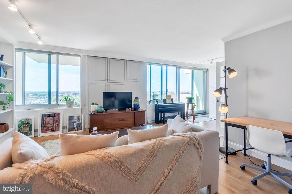 604 S WASHINGTON SQUARE Unit: 1209