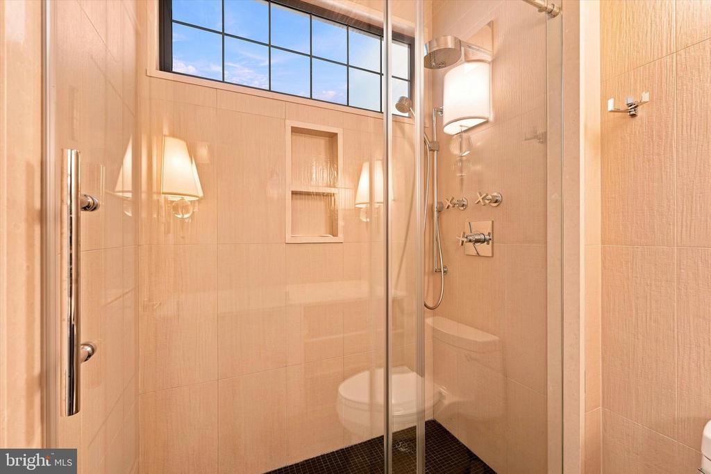 1414 S PENN SQUARE Unit: 6B