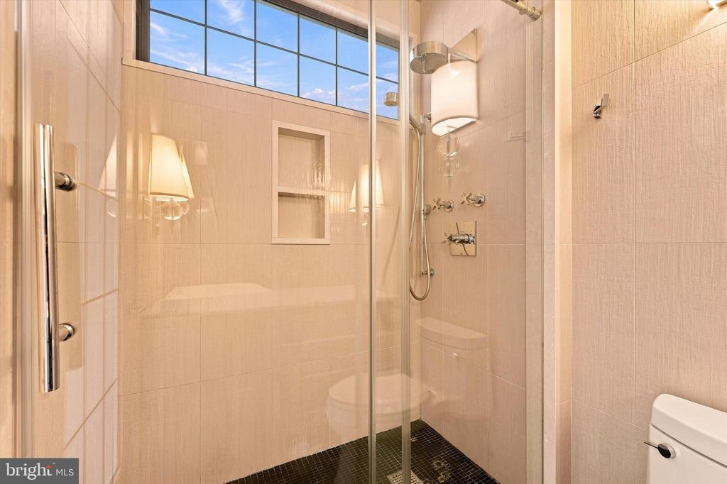 1414 S PENN SQUARE Unit: 6B