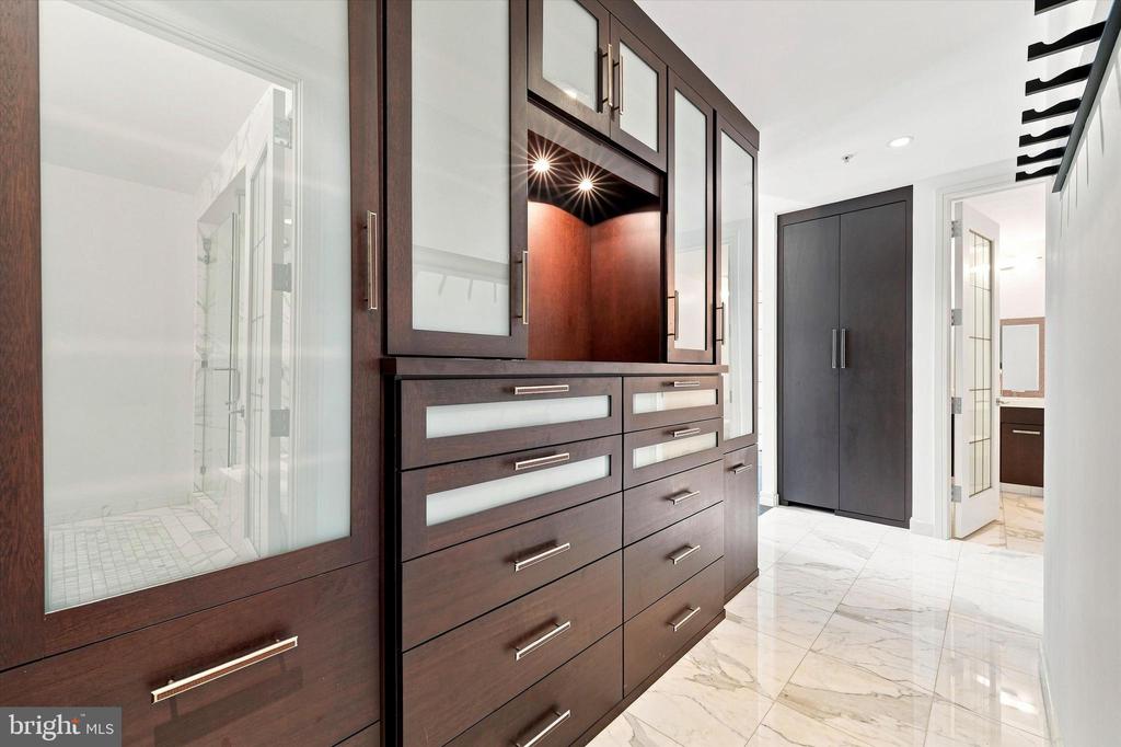 1414 S PENN SQUARE Unit: 6B