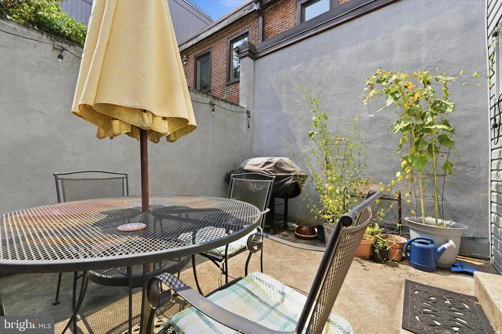620 CATHARINE STREET Unit: 1