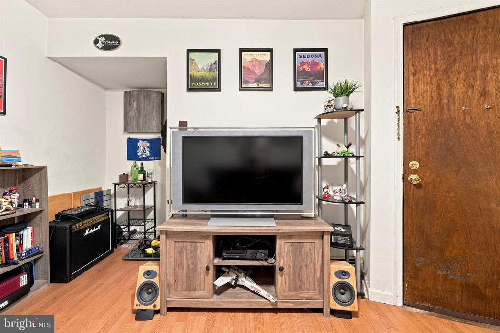 620 CATHARINE STREET Unit: 1
