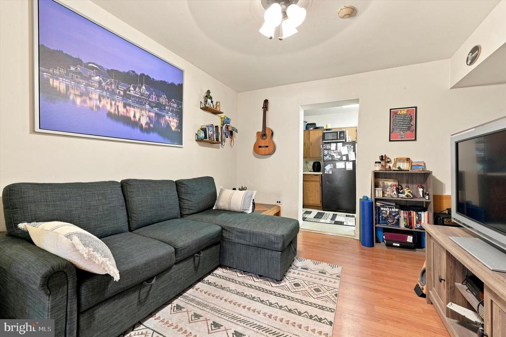 620 CATHARINE STREET Unit: 1