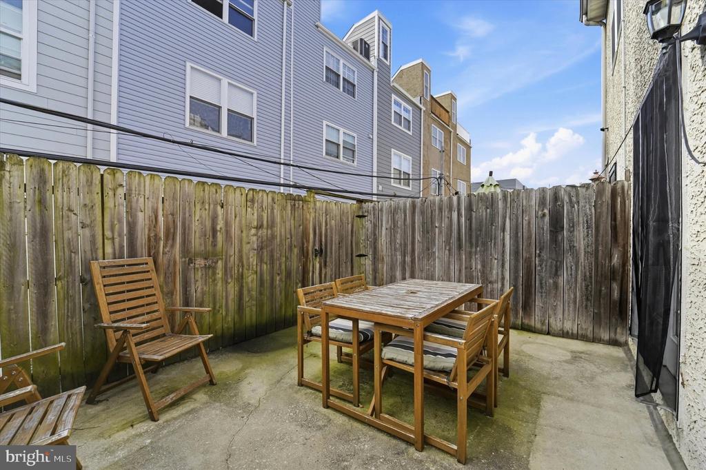 1922 CARPENTER STREET