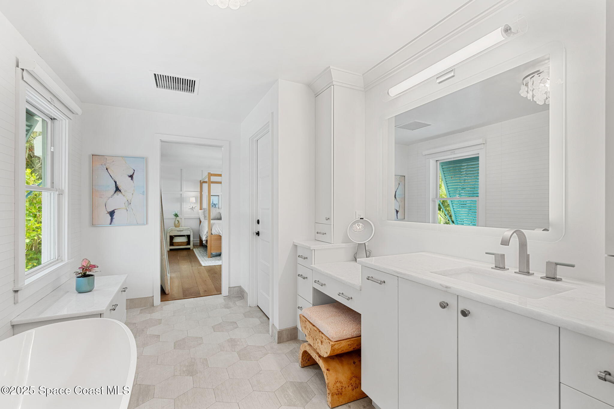 2600 N Riverside Drive