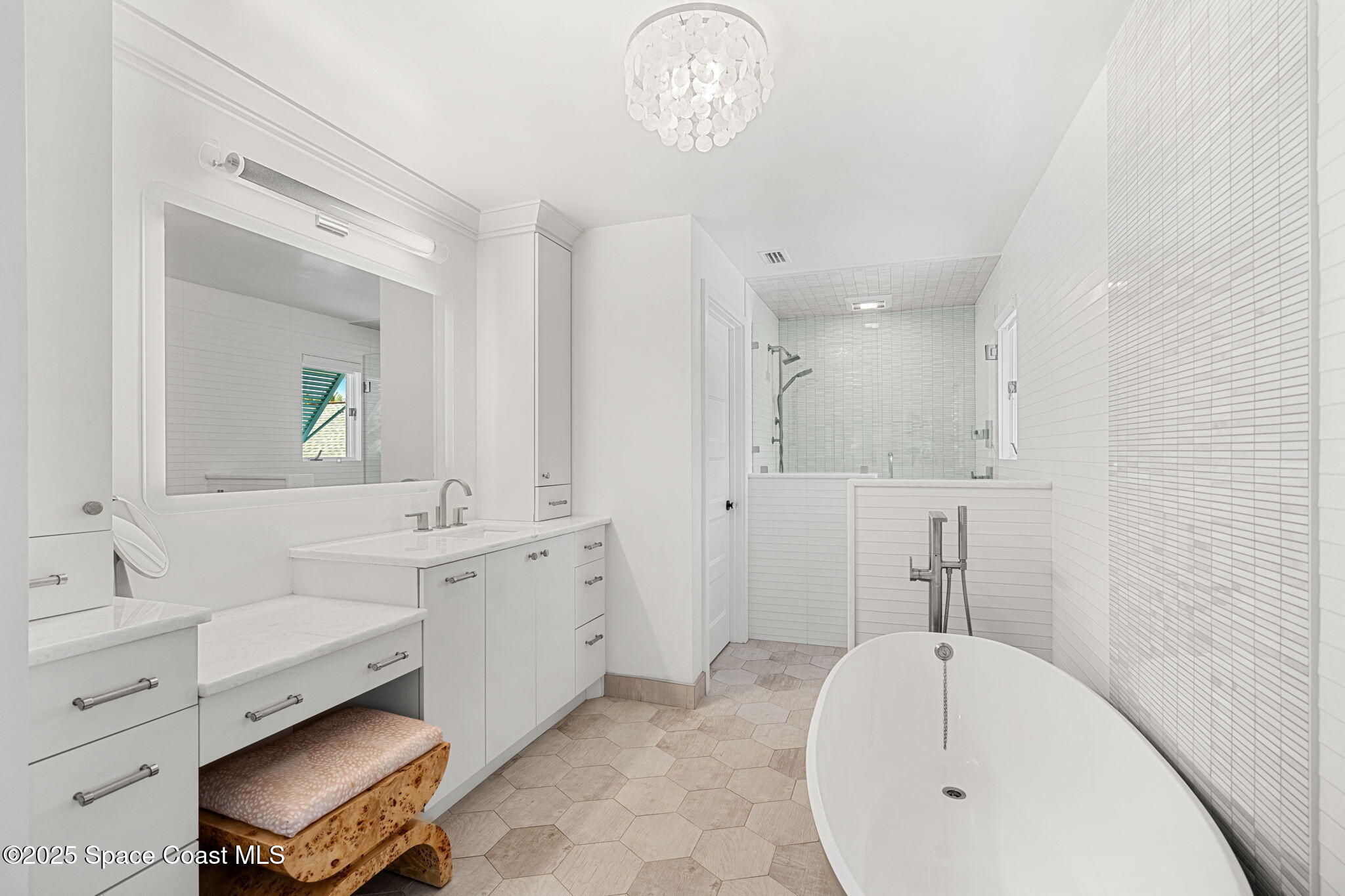 2600 N Riverside Drive