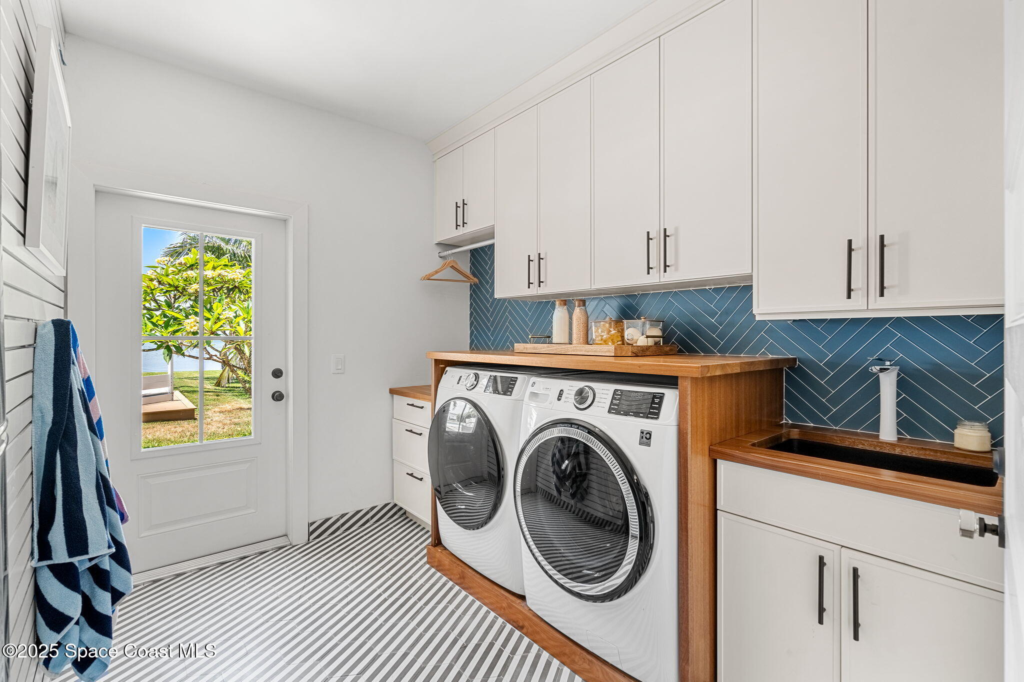 2600 N Riverside Drive