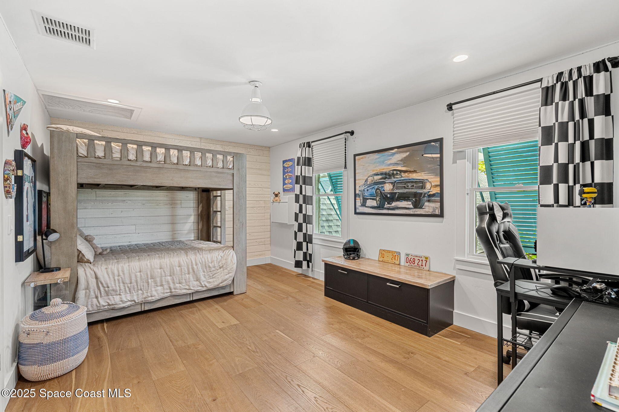 2600 N Riverside Drive