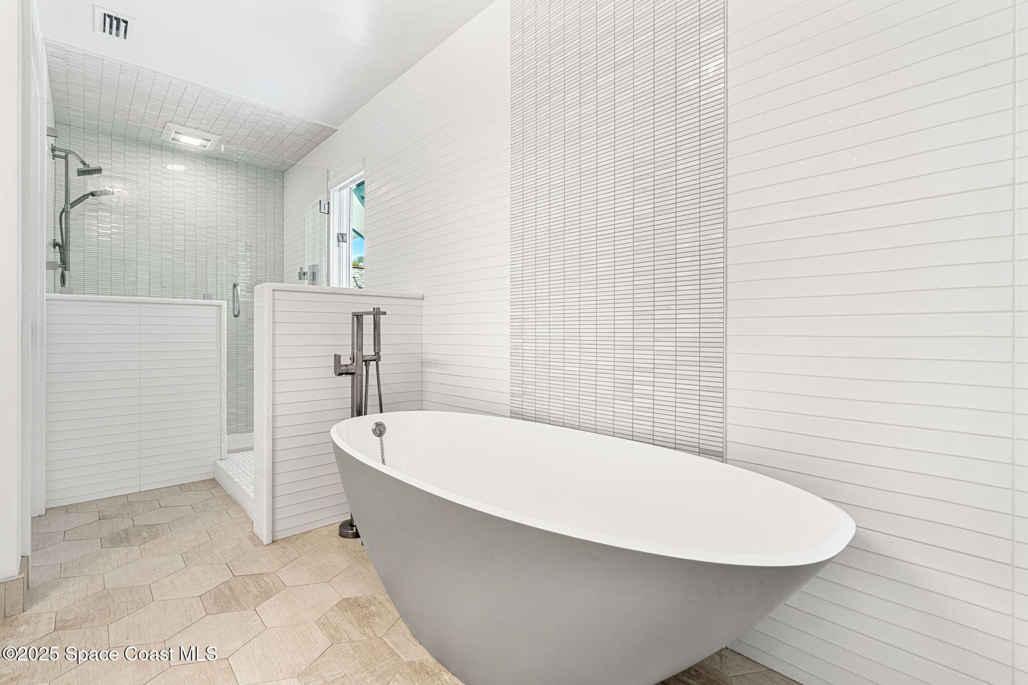 2600 N Riverside Drive