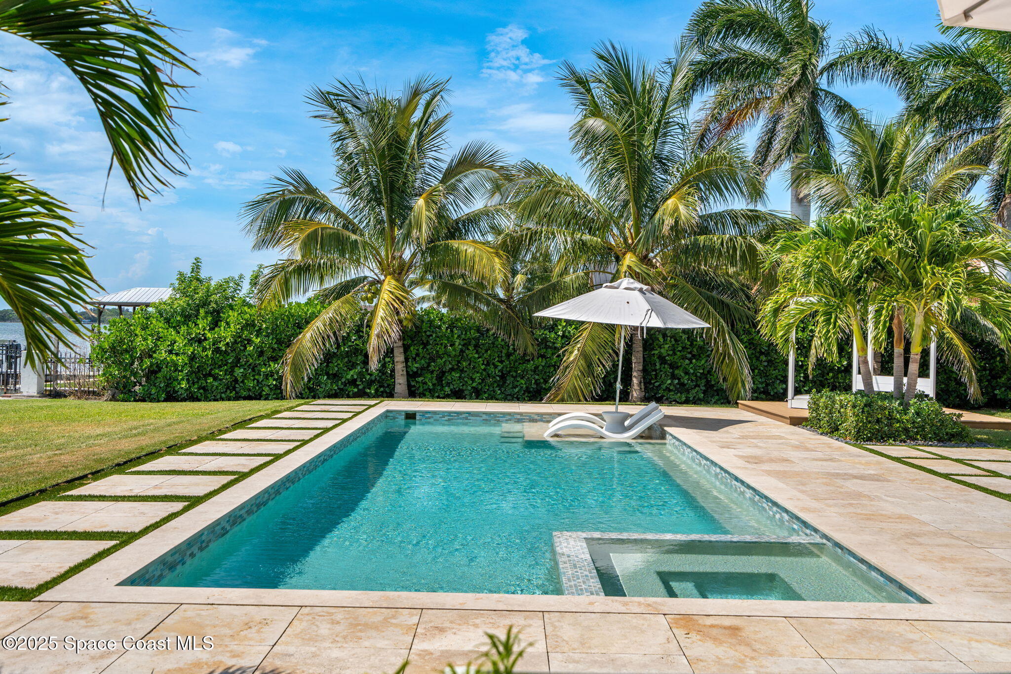 2600 N Riverside Drive