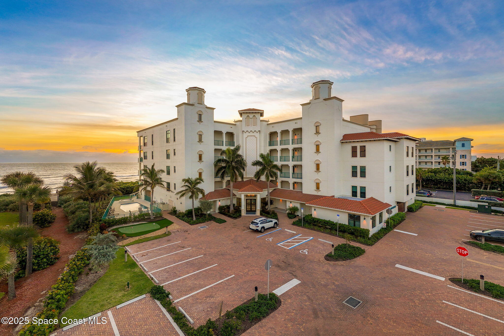 1795 N Highway A1a N, 402