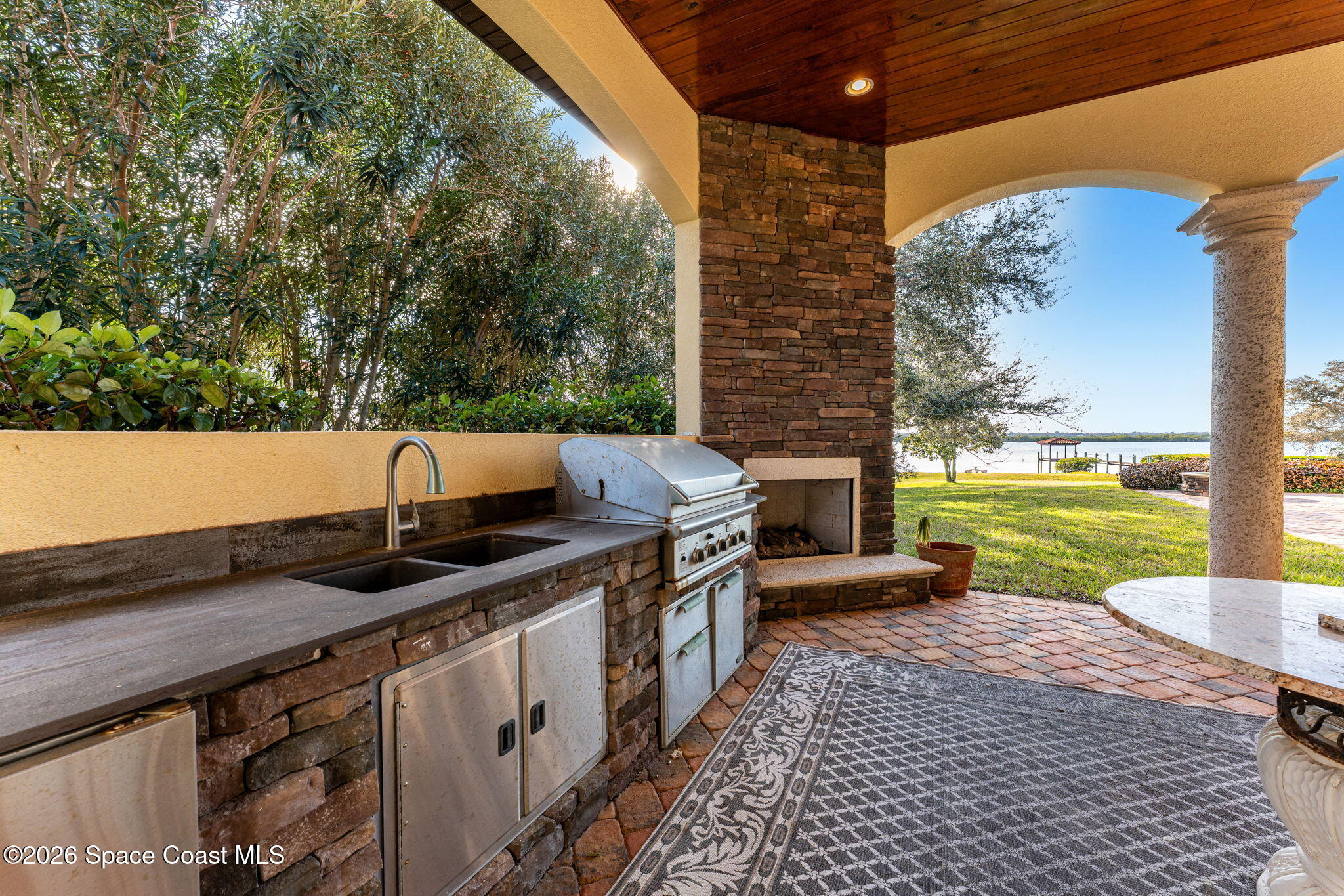 4760 Honeyridge Lane