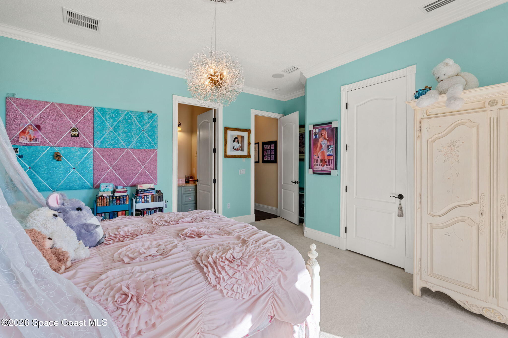 4760 Honeyridge Lane