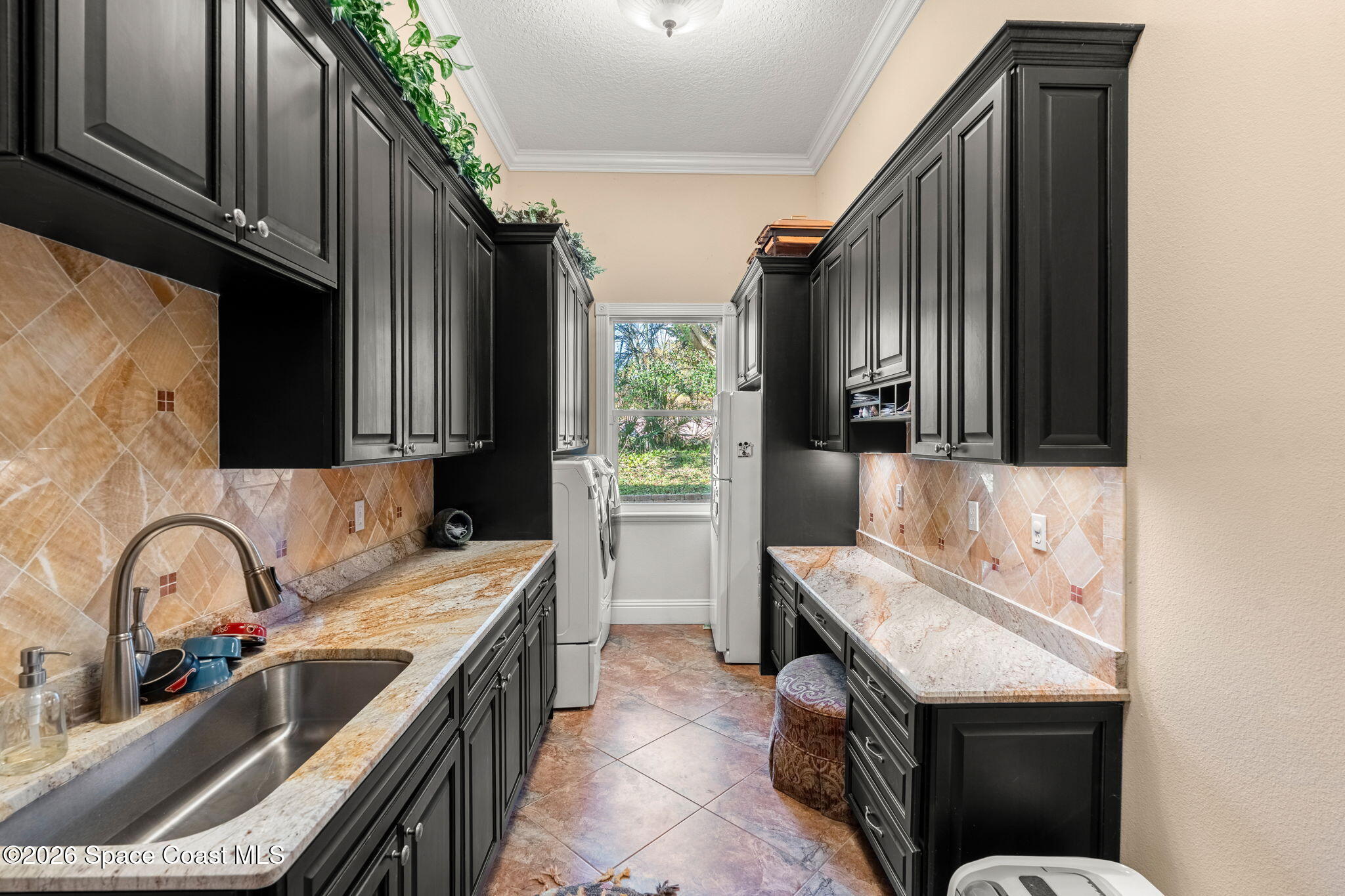 4760 Honeyridge Lane