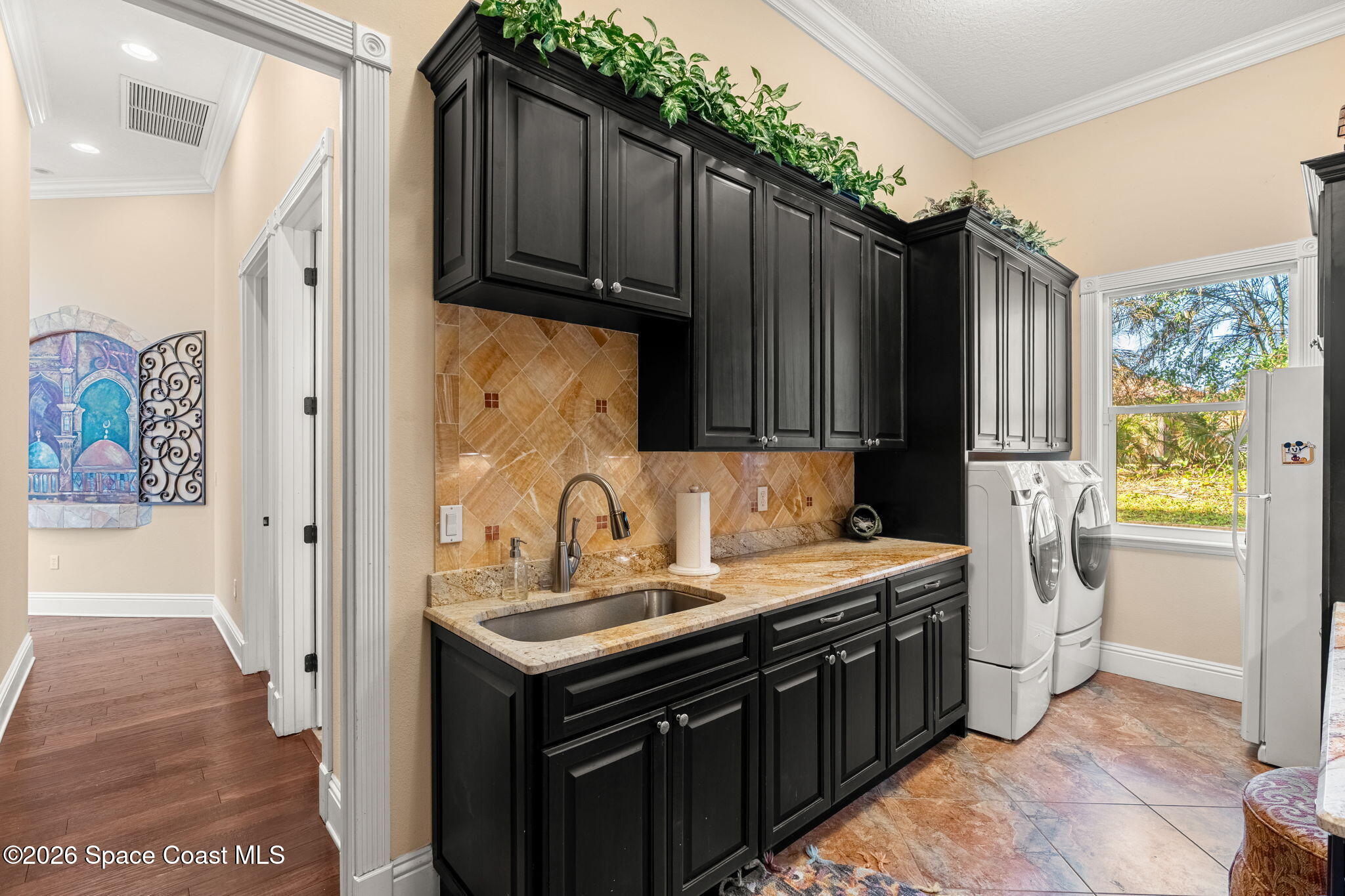 4760 Honeyridge Lane