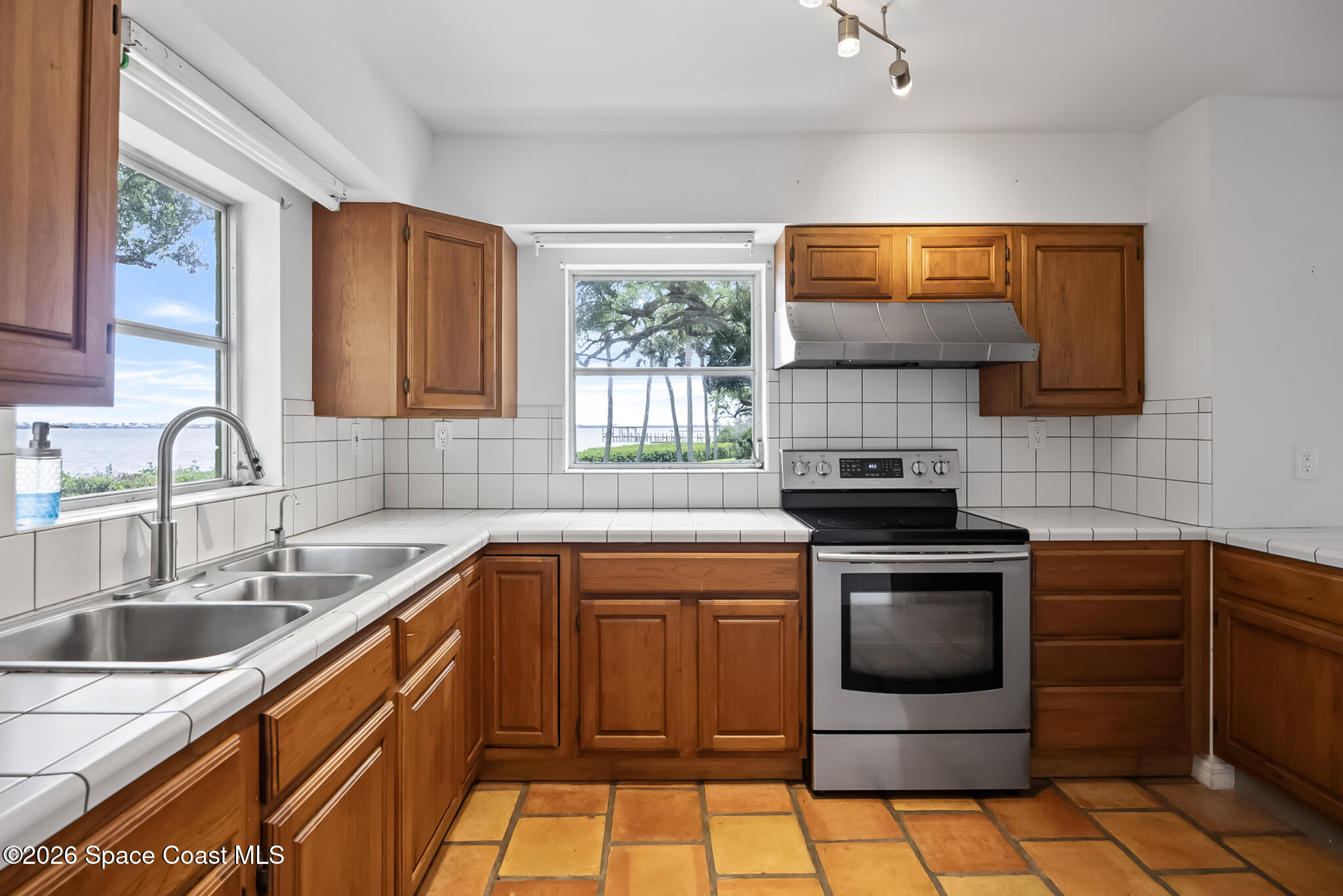8690 S Tropical Trail