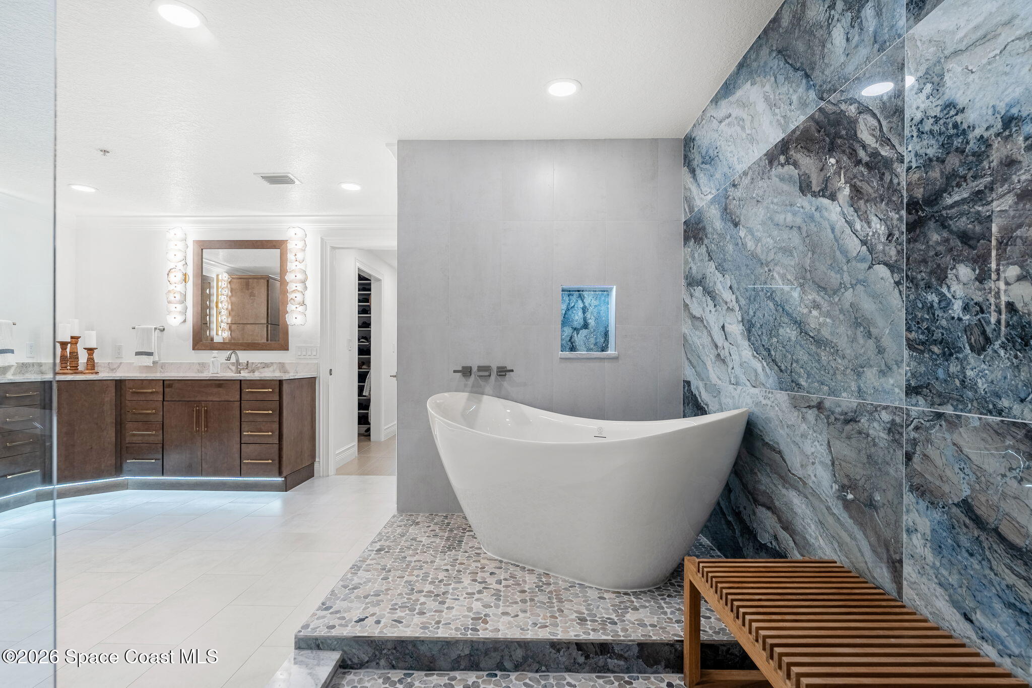 225 N Atlantic Avenue 603