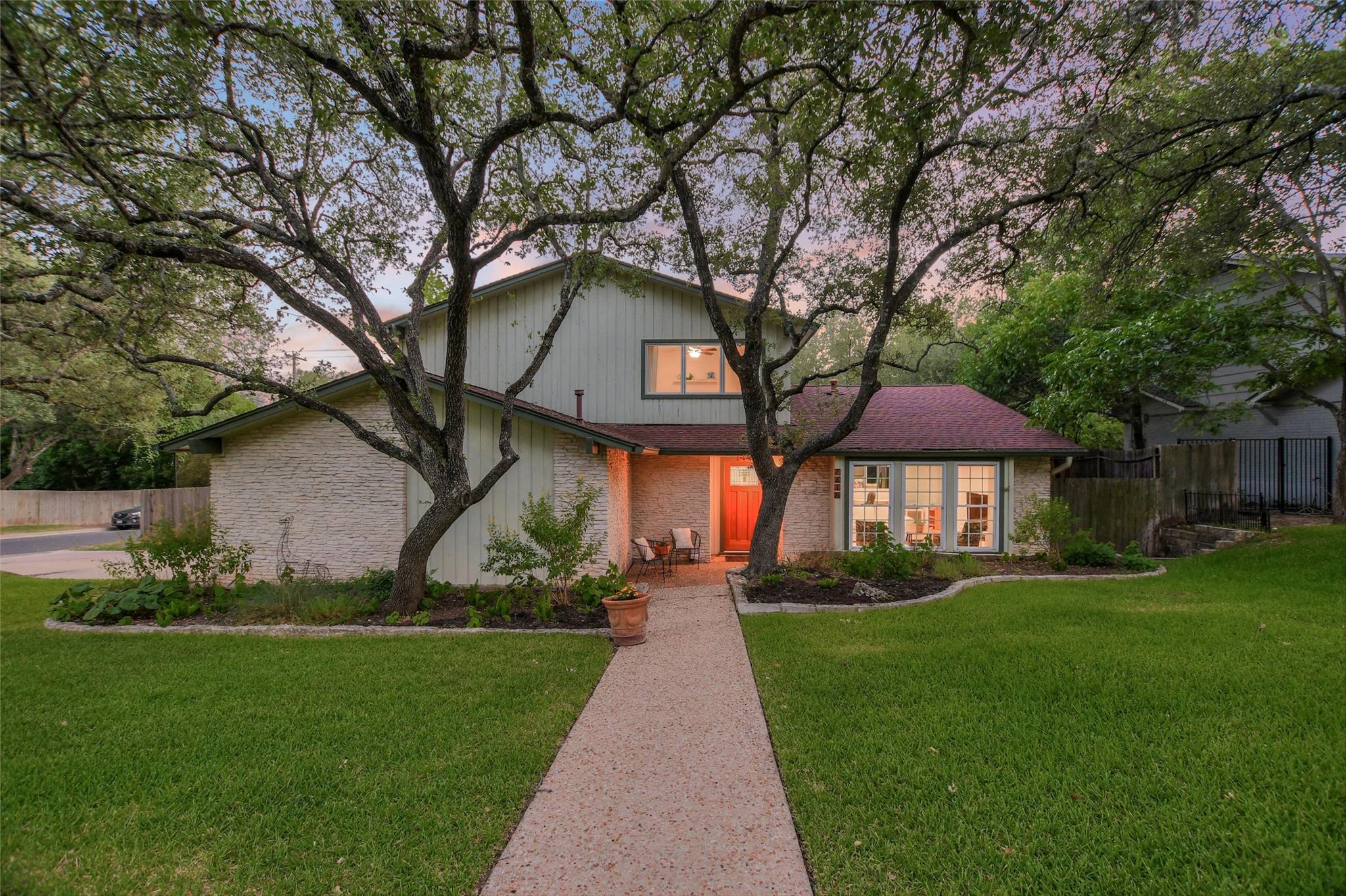7615 Rockpoint DR