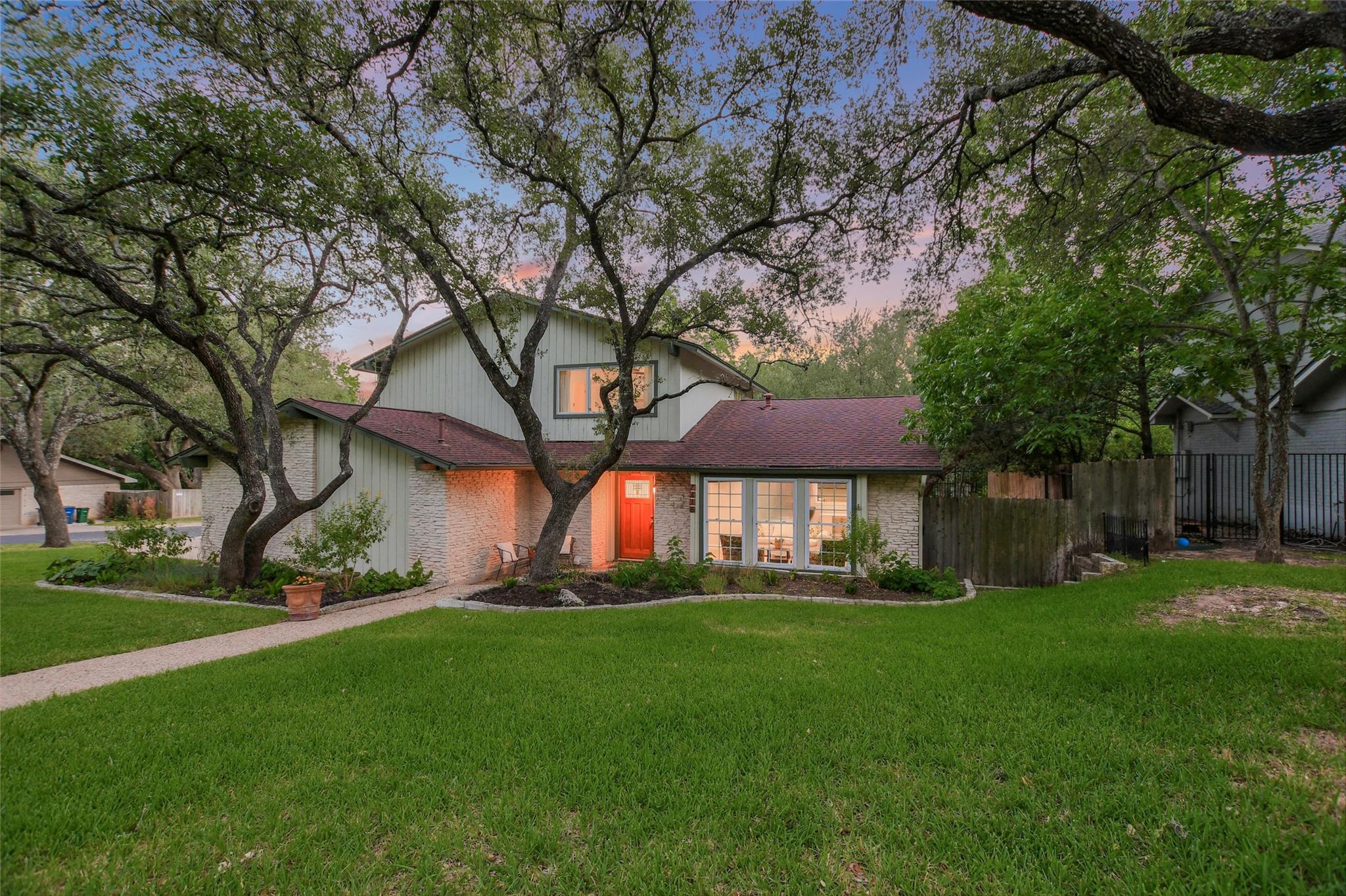 7615 Rockpoint DR
