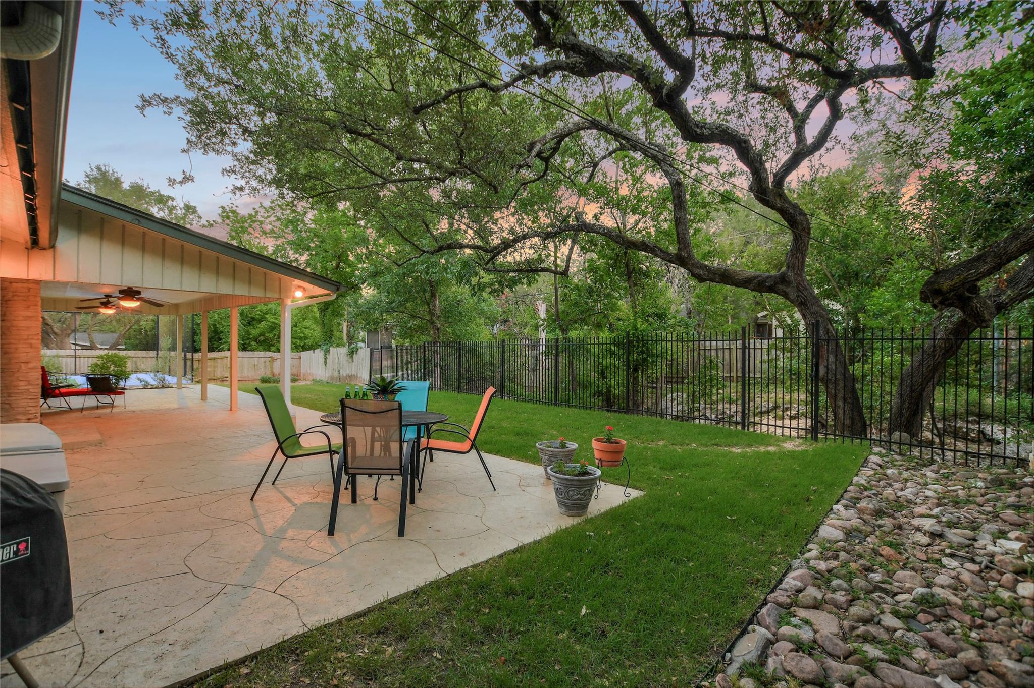7615 Rockpoint DR