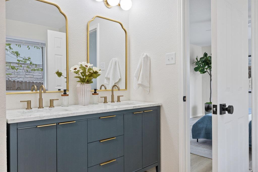 1305 Tudor House Rd | Updated & Move-In Ready