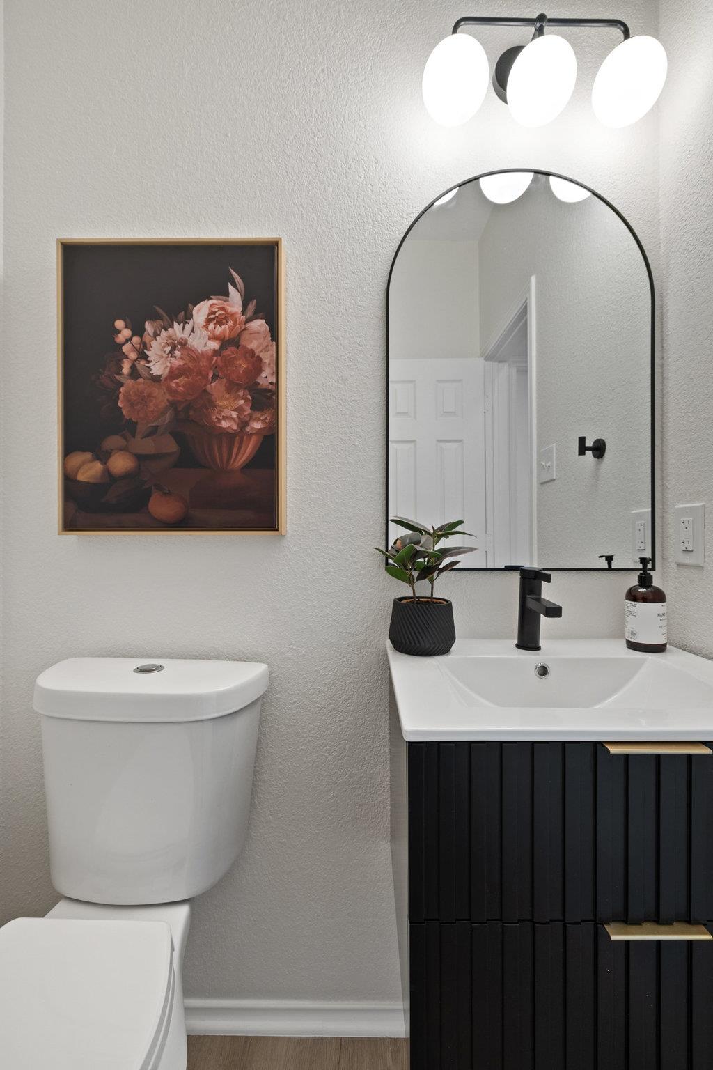 1305 Tudor House Rd | Updated & Move-In Ready