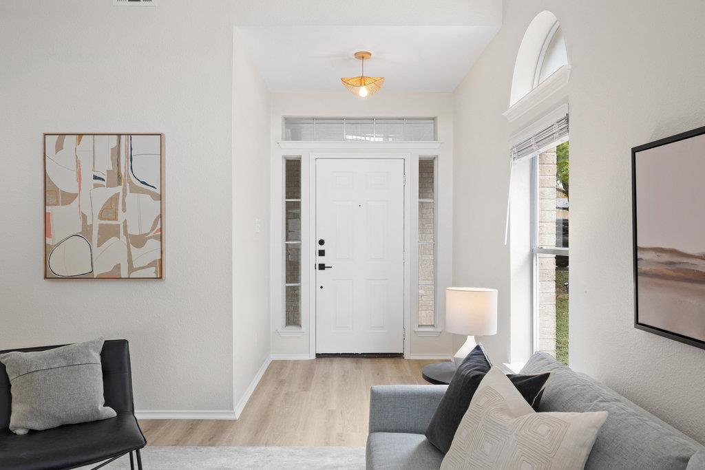 1305 Tudor House Rd | Updated & Move-In Ready