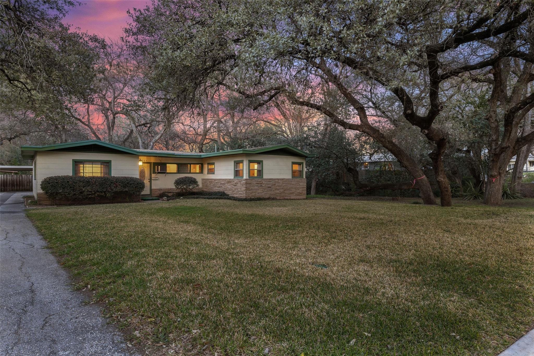 2004 Griswold Lane | Tarrytown