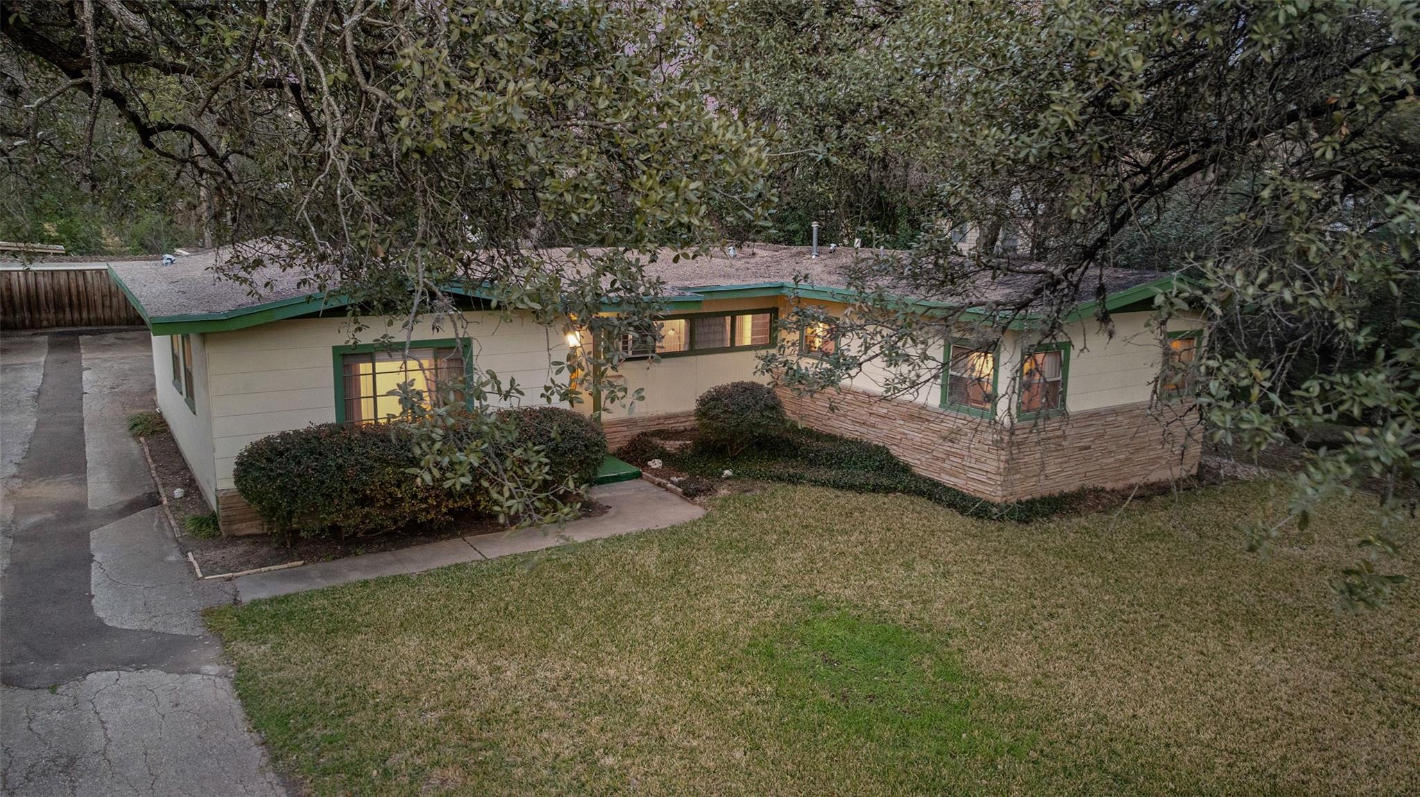 2004 Griswold Lane | Tarrytown