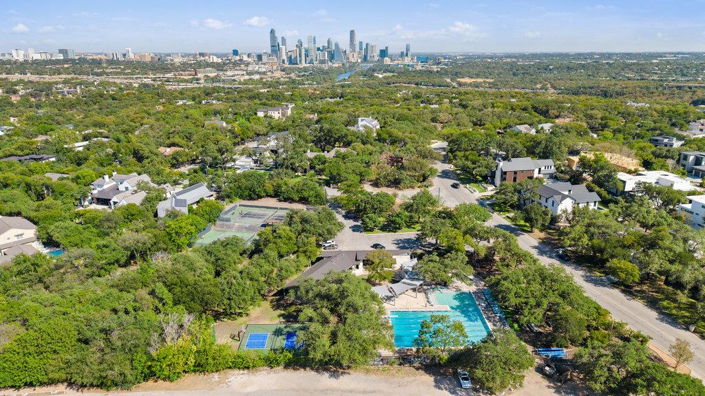 303 Ridgewood RD