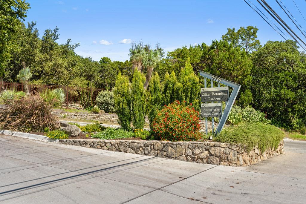 303 Ridgewood RD