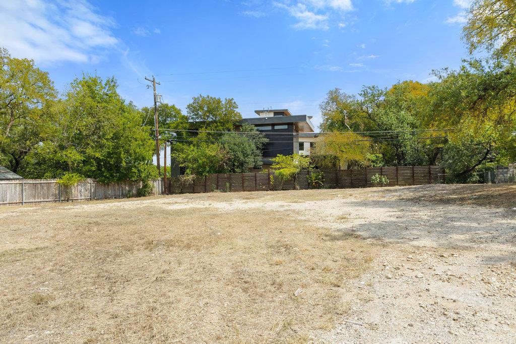 303 Ridgewood RD
