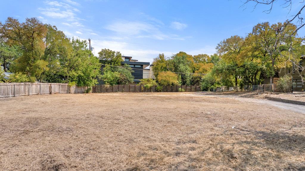 303 Ridgewood RD