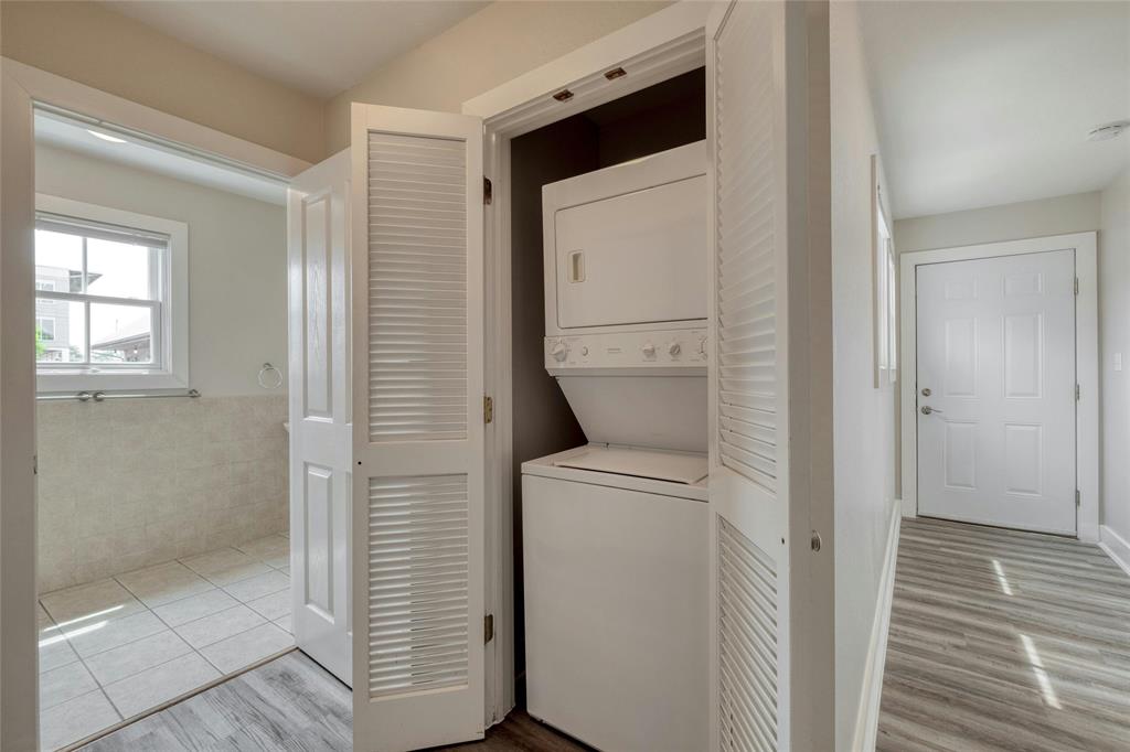 1105 W 40th ST