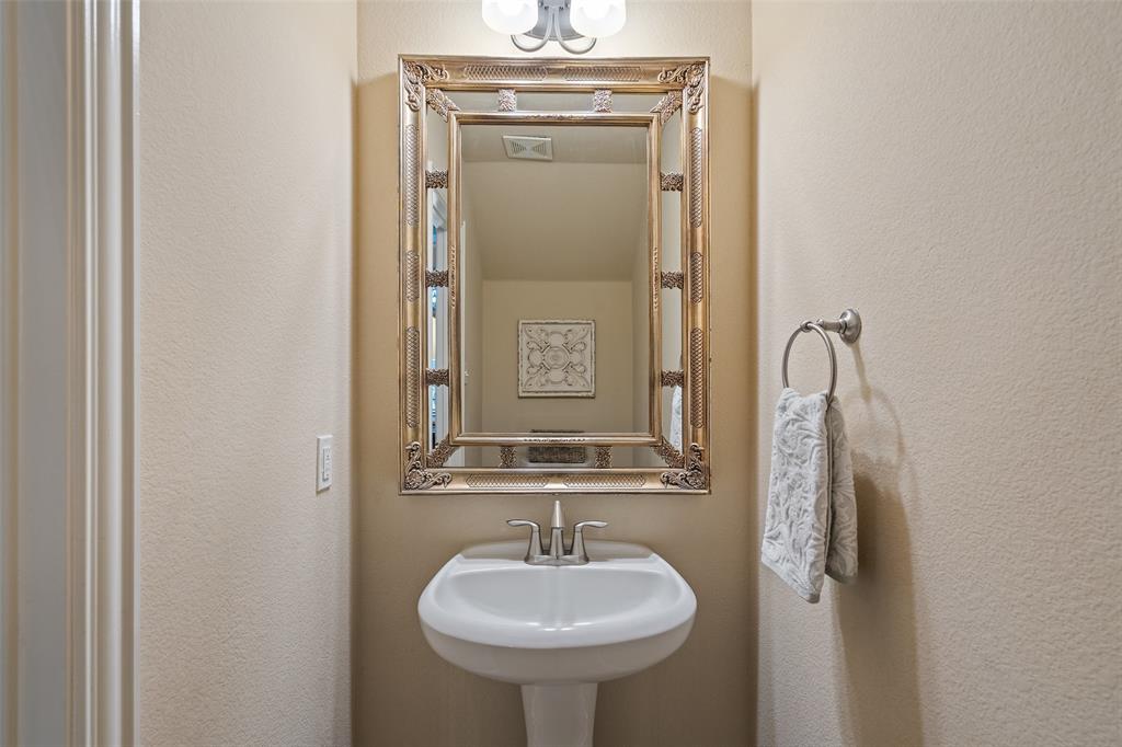 1907 Colony Glen LN