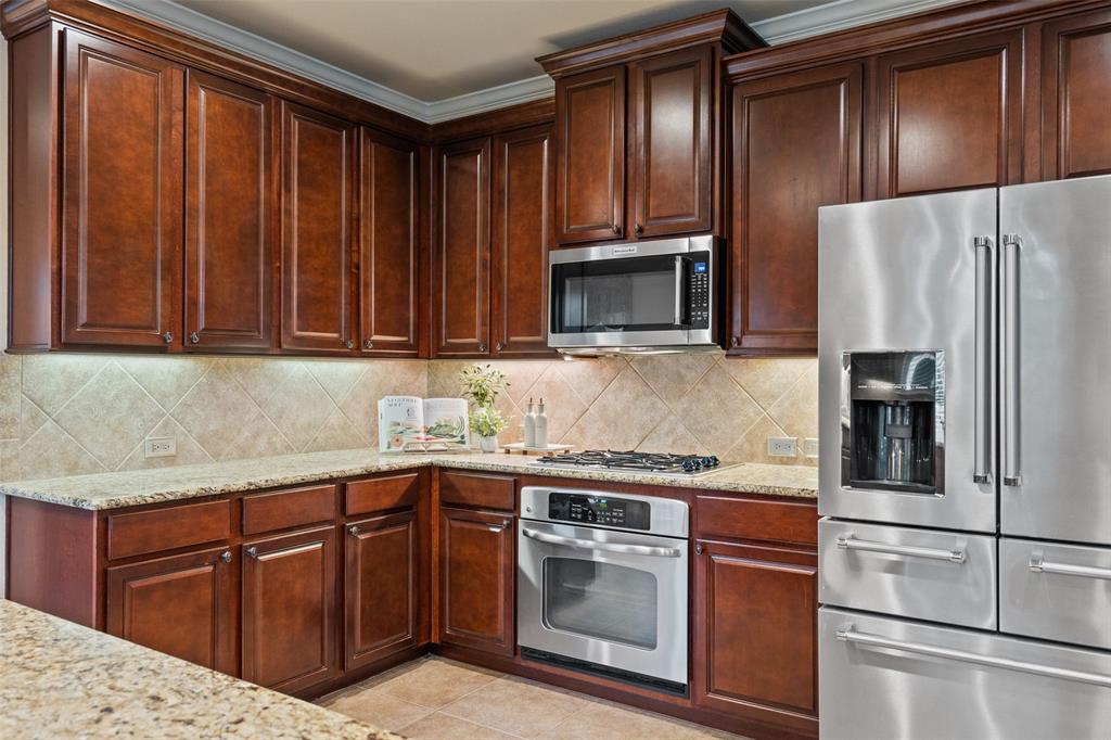 1907 Colony Glen LN