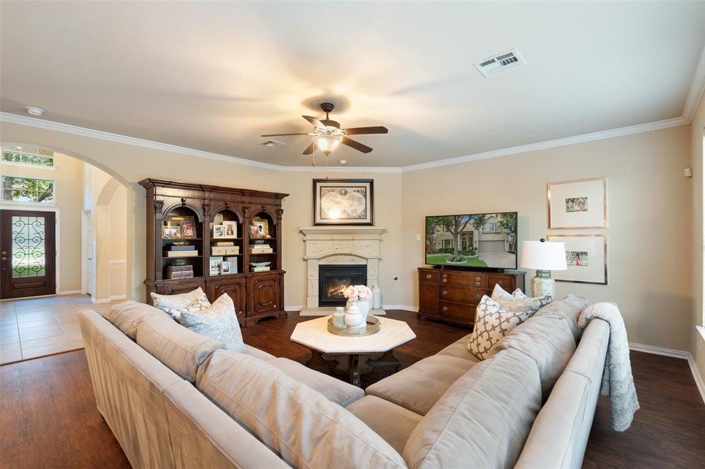 1907 Colony Glen LN