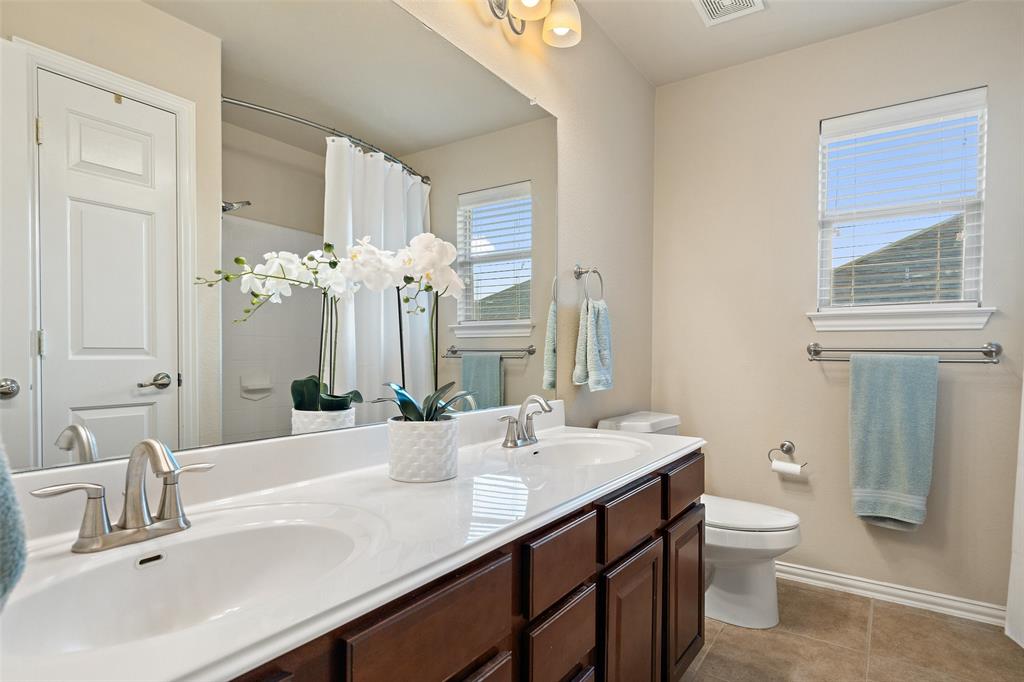 1907 Colony Glen LN