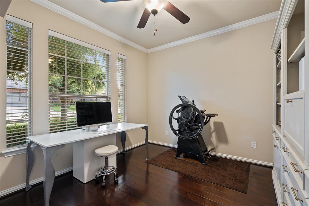 1907 Colony Glen LN