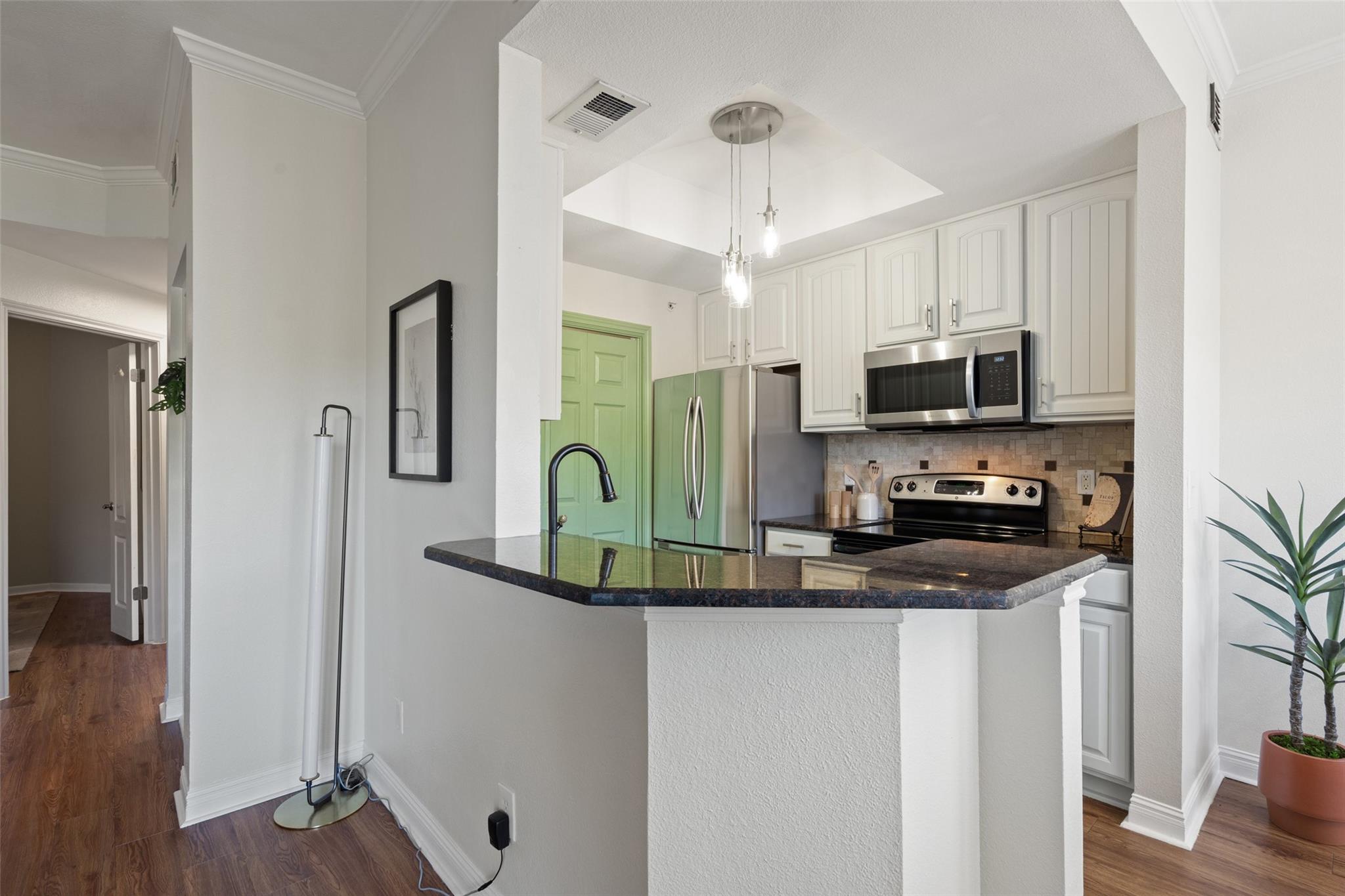 6000 Shepherd Mountain CV # 804