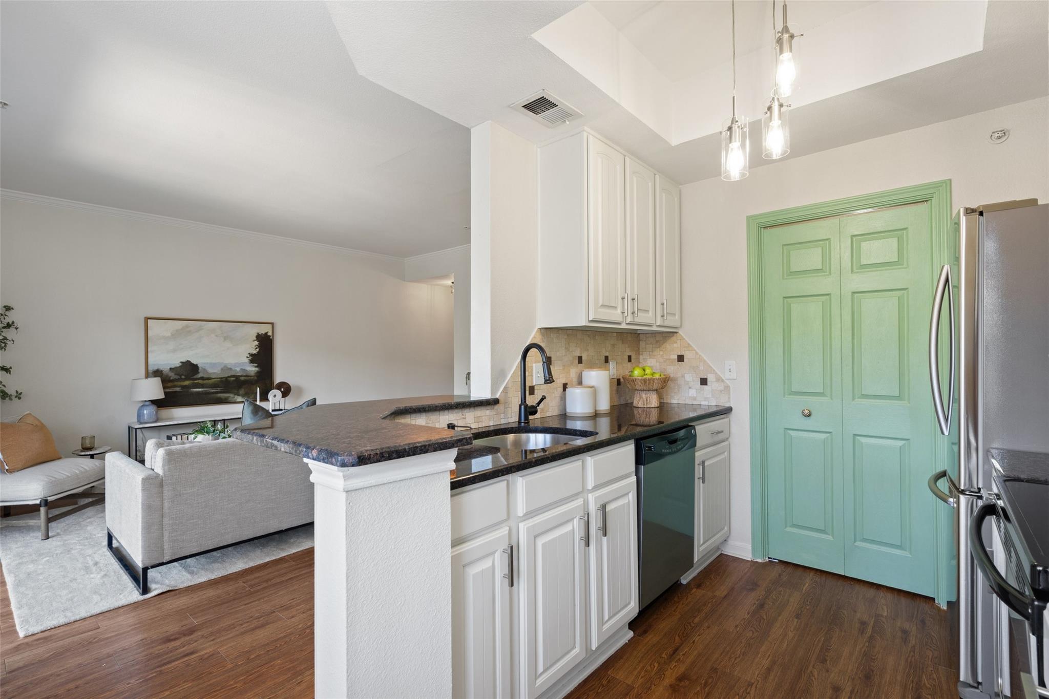 6000 Shepherd Mountain CV # 804