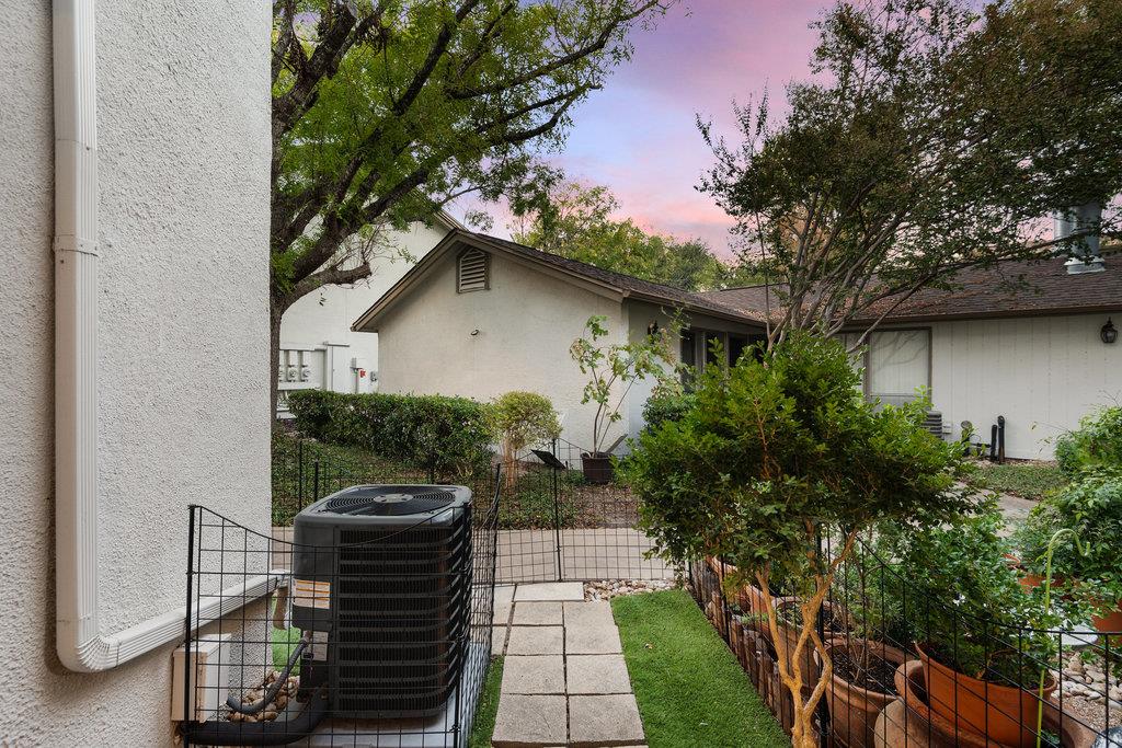 6910 Hart LN # 706, Austin Unit: 706