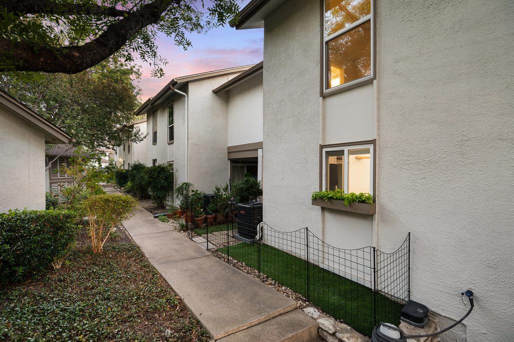 6910 Hart LN # 706, Austin Unit: 706