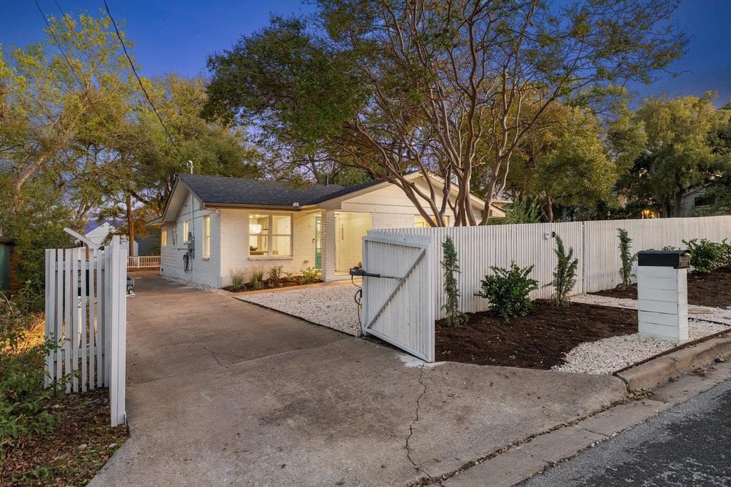   1505 Summit St | Updated Elmhurst Ranch Minutes from Downtown Austin