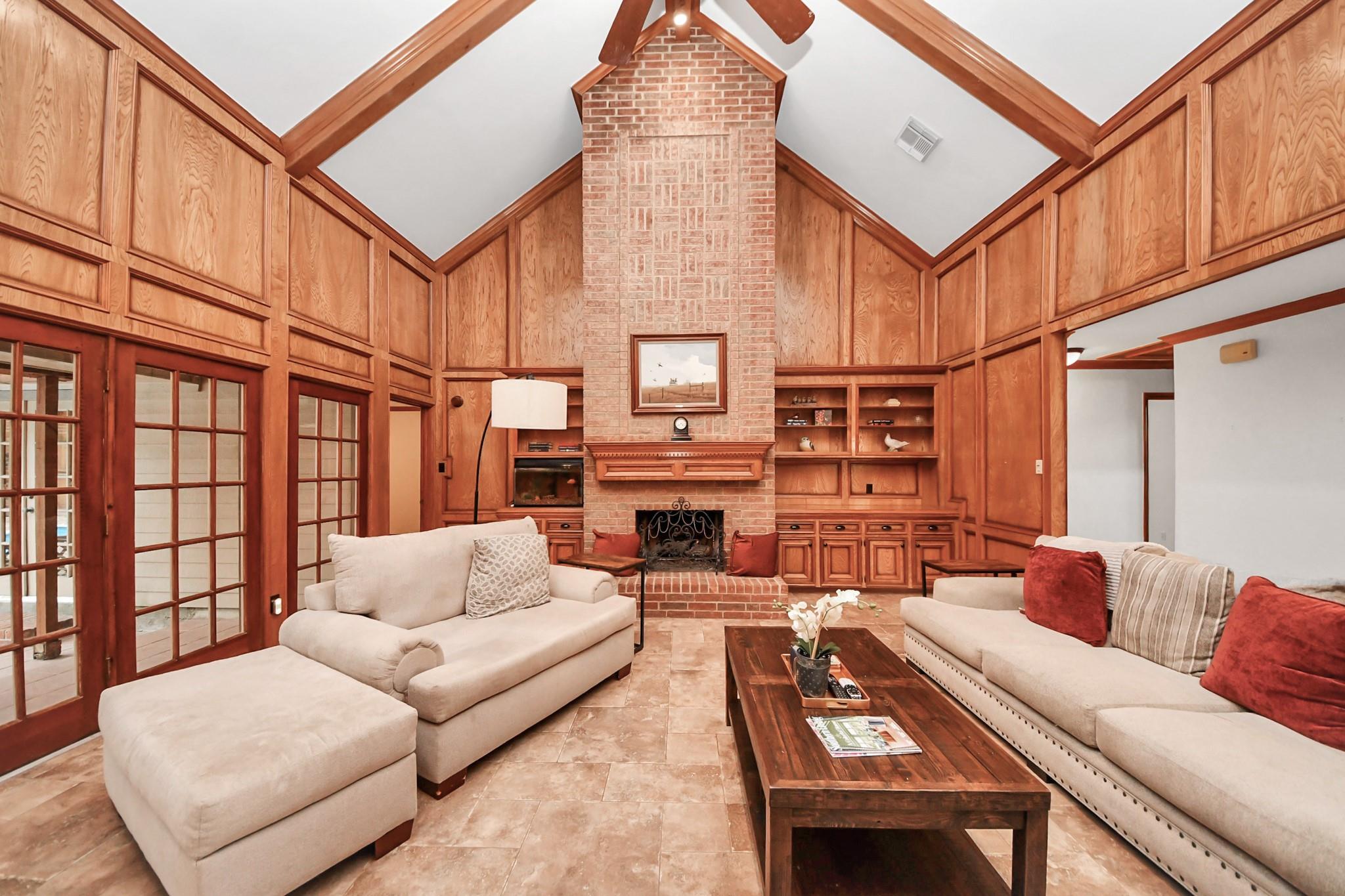 1207 W Edgewood Drive